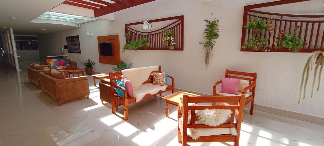 Hotel Pousada Familia De Nazare Cachoeira Paulista Exterior photo